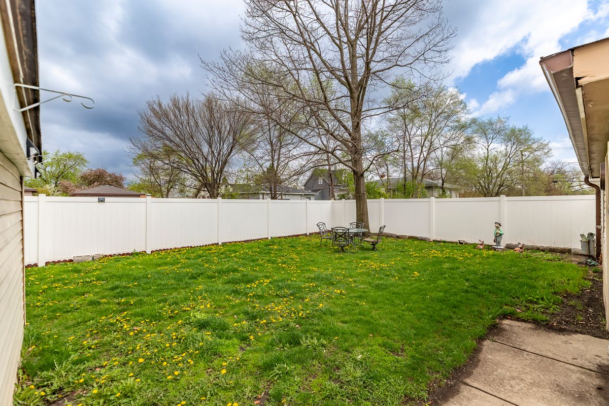 203 Wolcott Street, Thornton, IL 60476