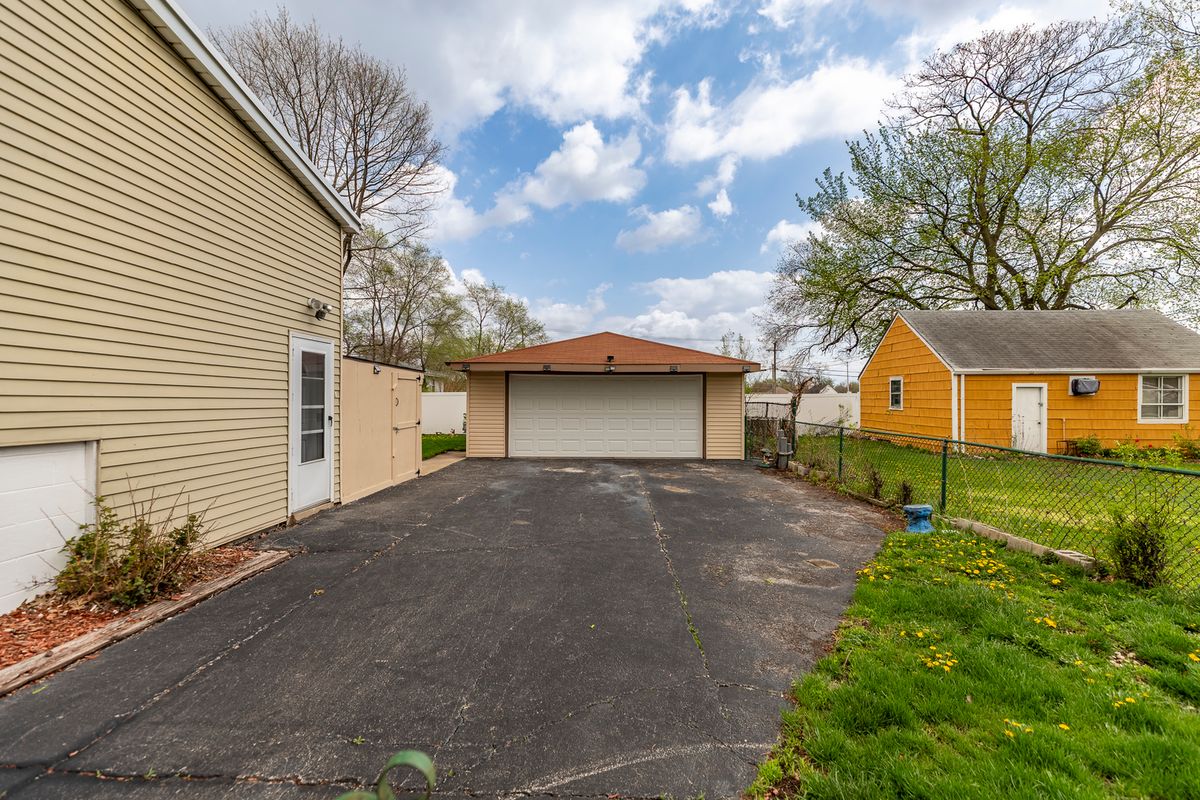 203 Wolcott Street, Thornton, IL 60476