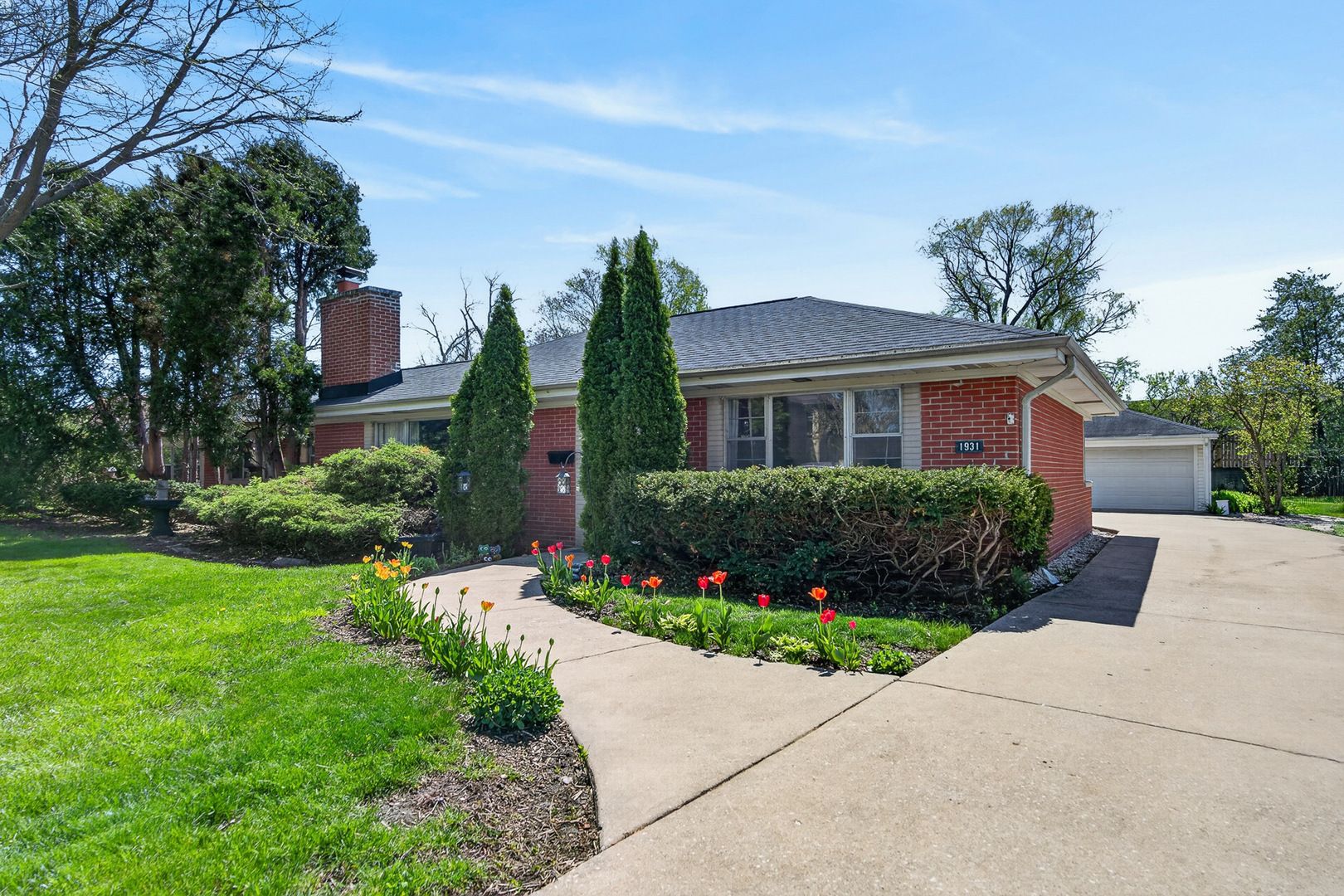1931 Oakwood Road — Northbrook, IL 60062