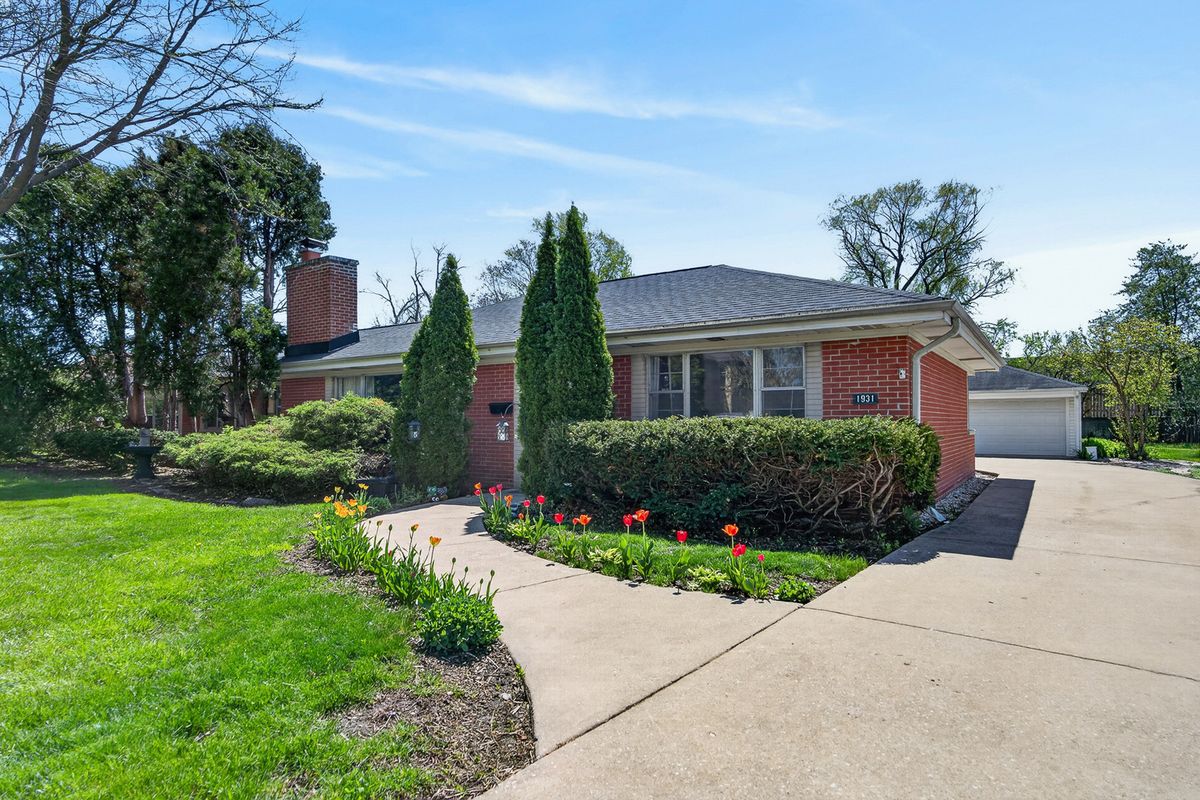 1931 Oakwood Road, Northbrook, IL 60062