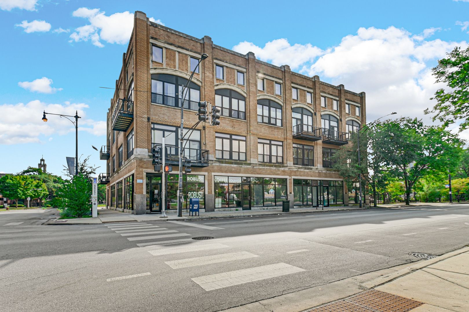 6300 S Woodlawn Street #305 — Chicago, IL 60637