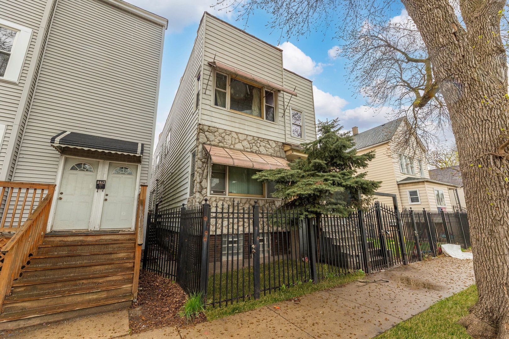 8610 S Burnham Avenue — Chicago, IL 60617