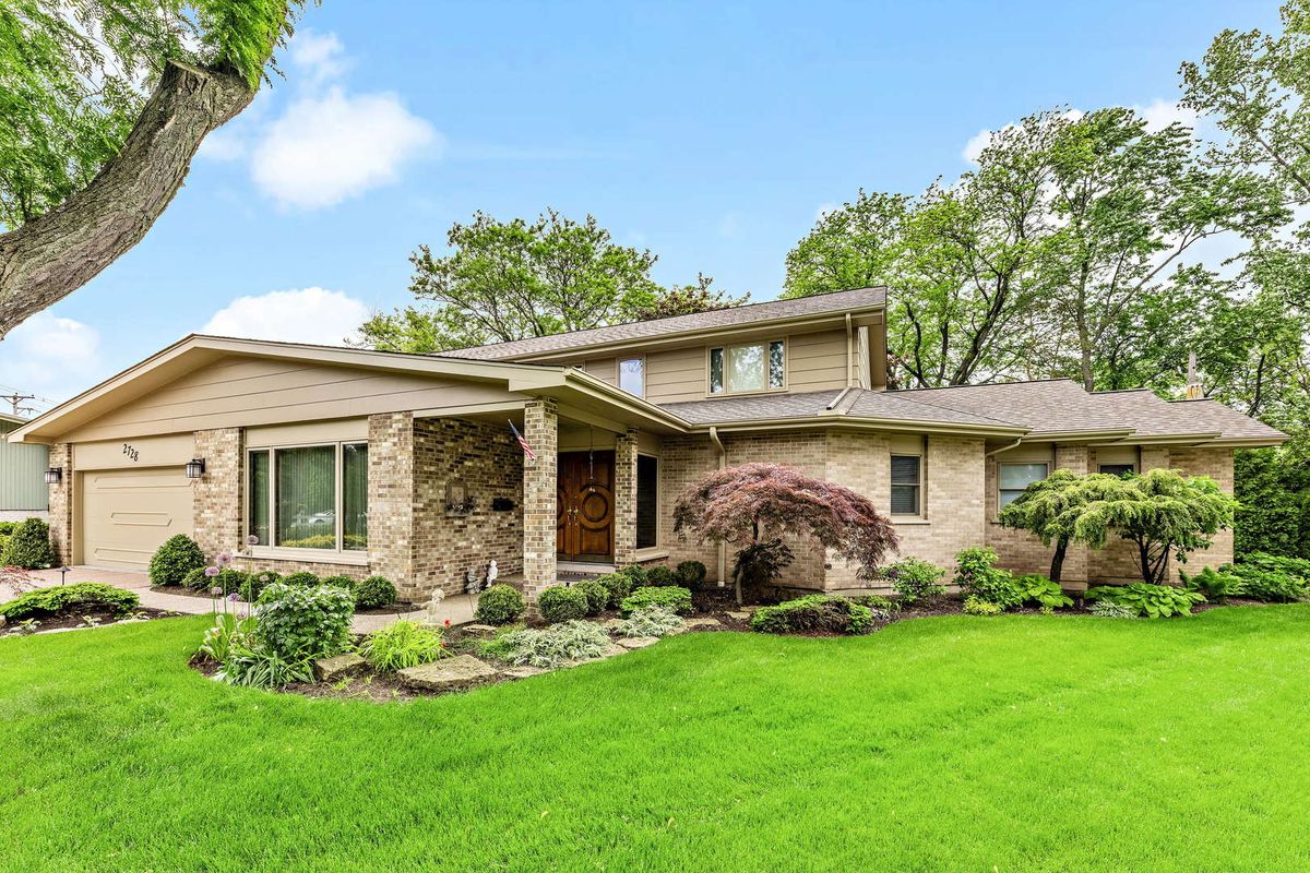 2728 Old Glenview Road, Wilmette, IL 60091
