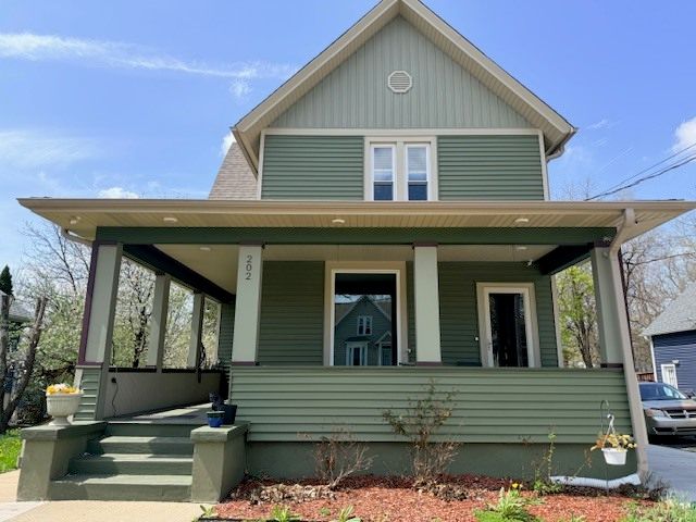 202 Perry Street, Elgin, IL 60123