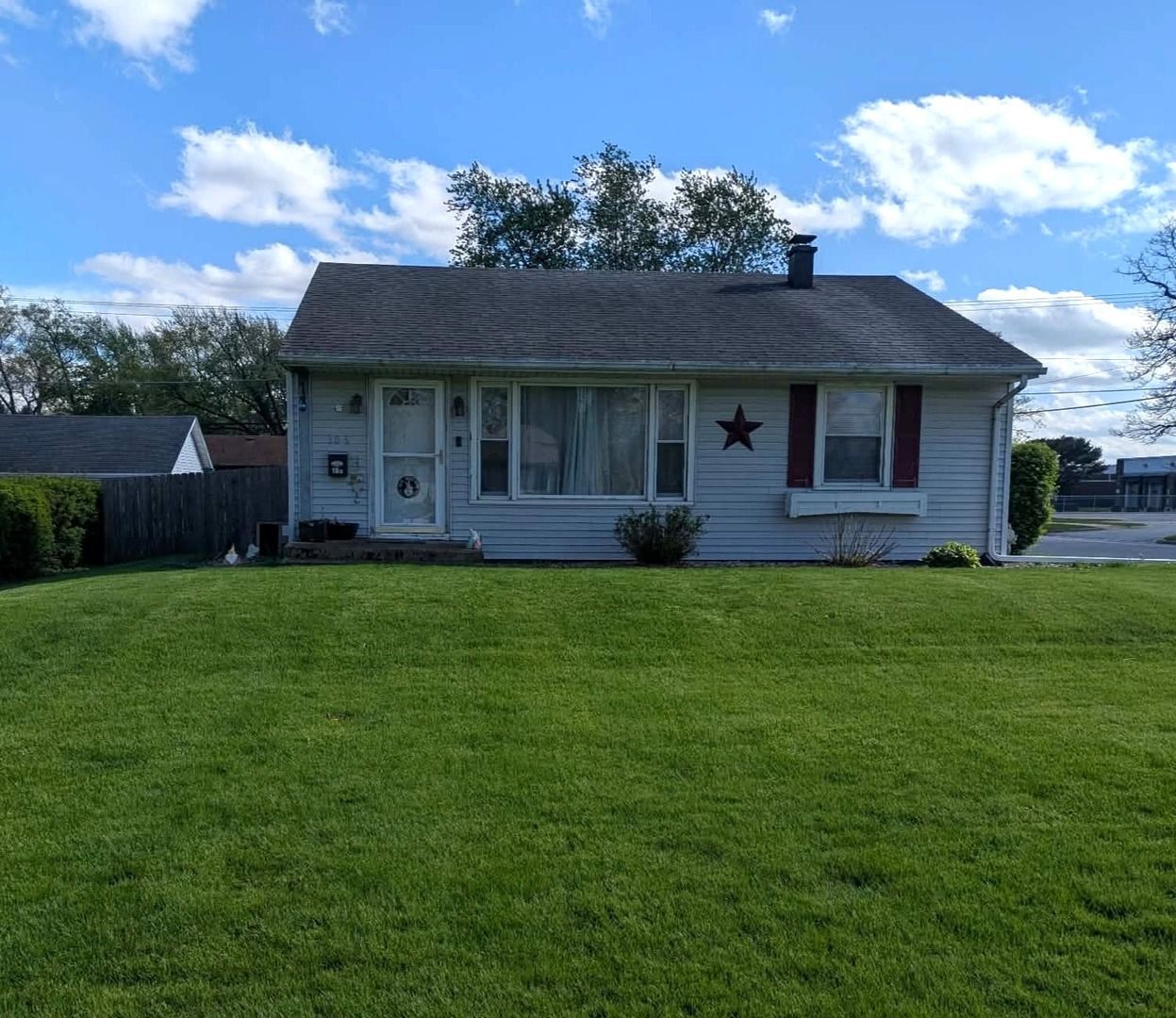 105 E Indiana Street — Momence, IL 60954