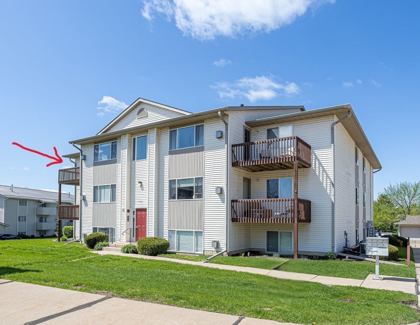 4186 Fairview Drive #9 — Bettendorf, IA 52722