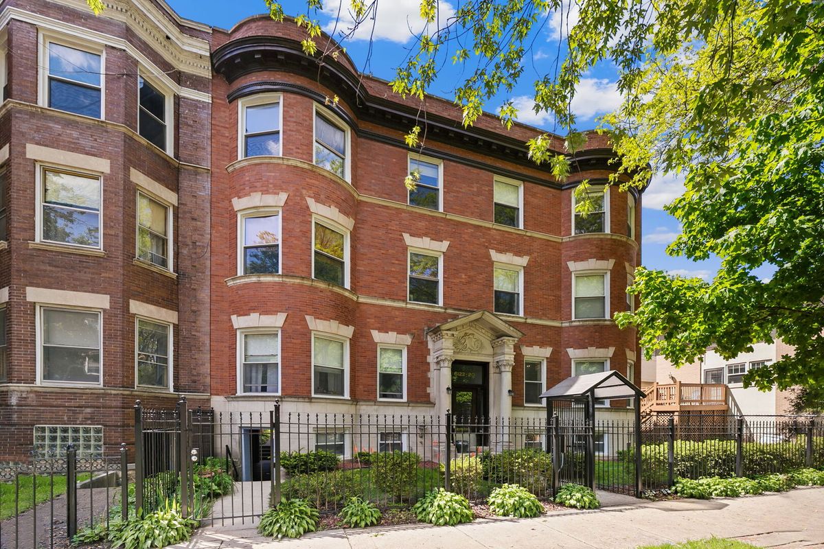 6122 Greenwood Avenue, Chicago, IL 60637