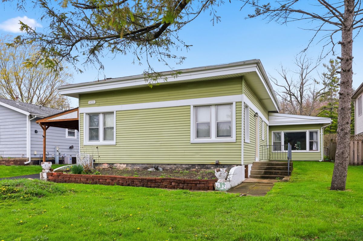 1426 Harrison Street, Algonquin, IL 60102