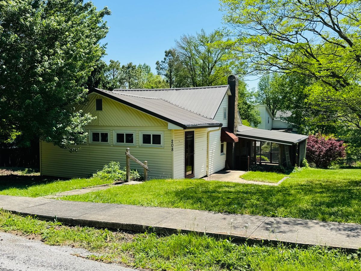 208 Poplar Street, Cobden, IL 62920