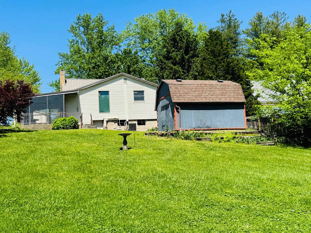 208 Poplar Street, Cobden, IL 62920