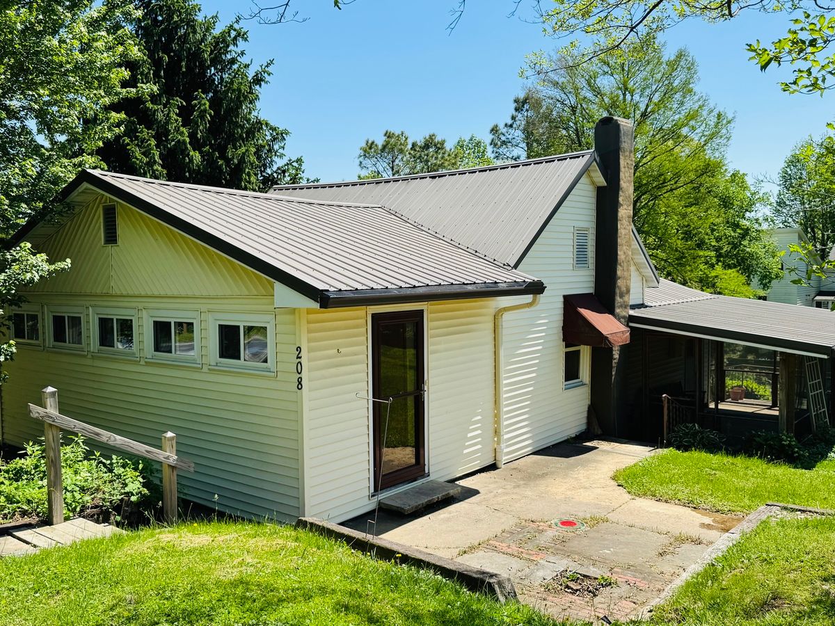 208 Poplar Street, Cobden, IL 62920