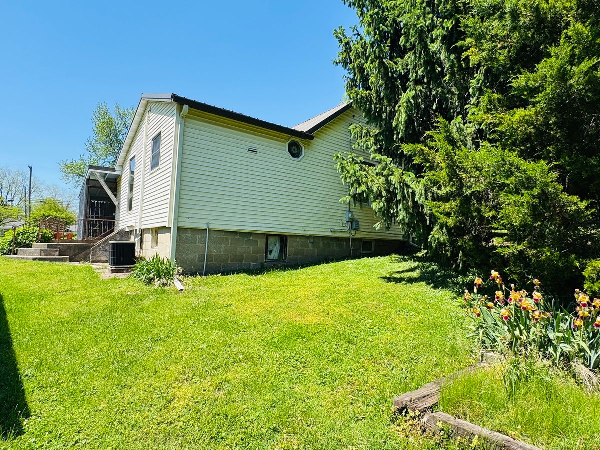 208 Poplar Street, Cobden, IL 62920