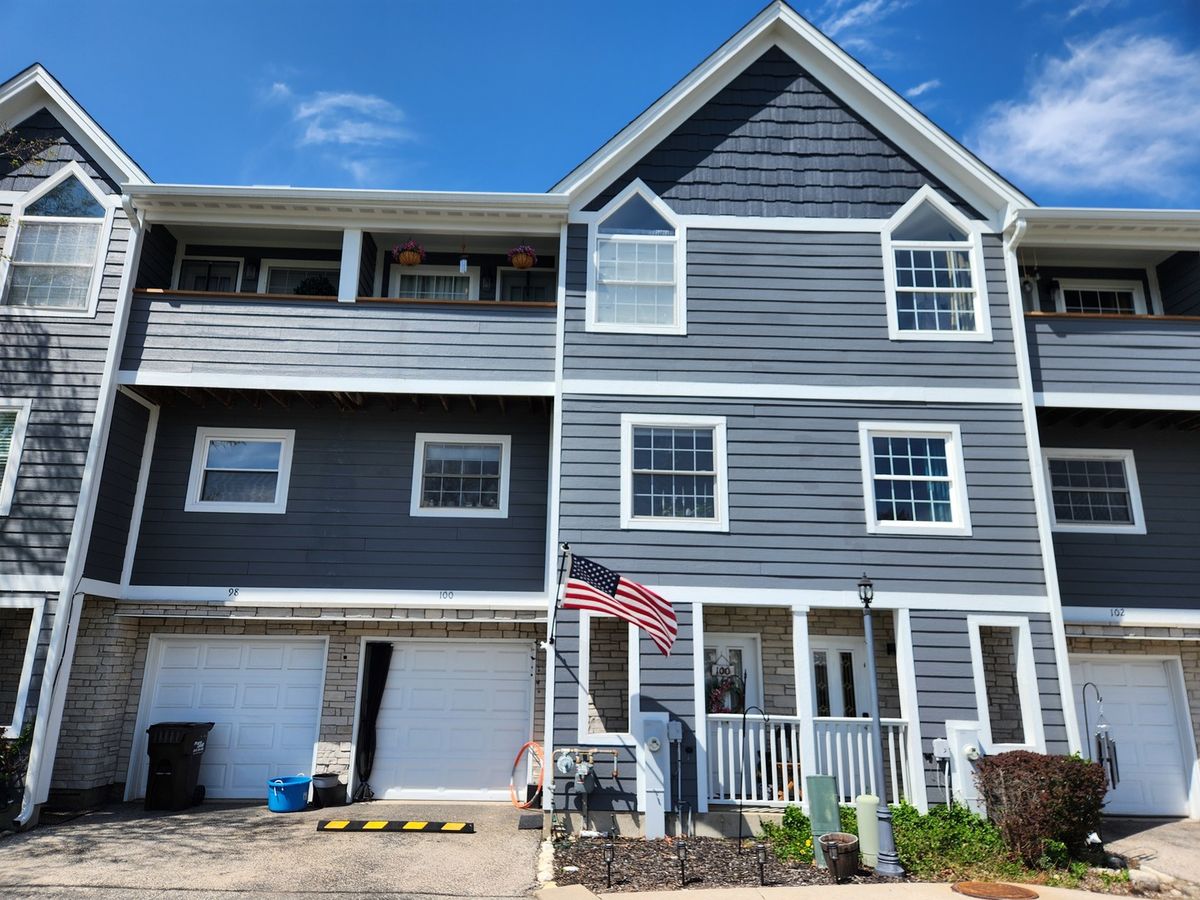 100 Lesley Lane, Crystal Lake, IL 60014