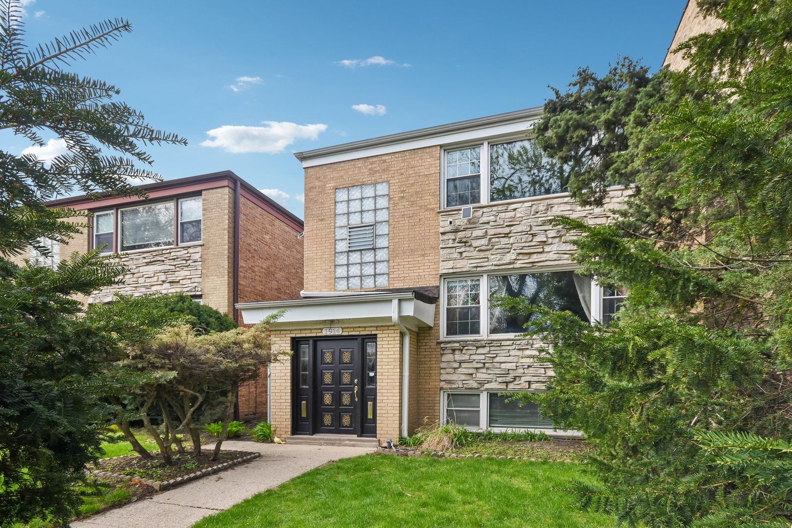 1914 W Farwell Avenue — Chicago, IL 60626