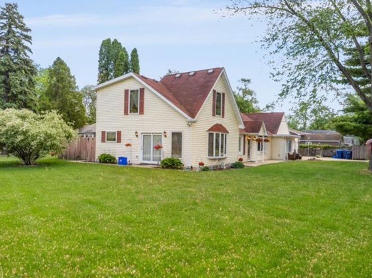 125 Maple Court, Geneva, IL 60134