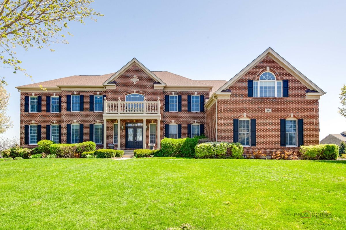 18 Tournament Drive, Hawthorn Woods, IL 60047