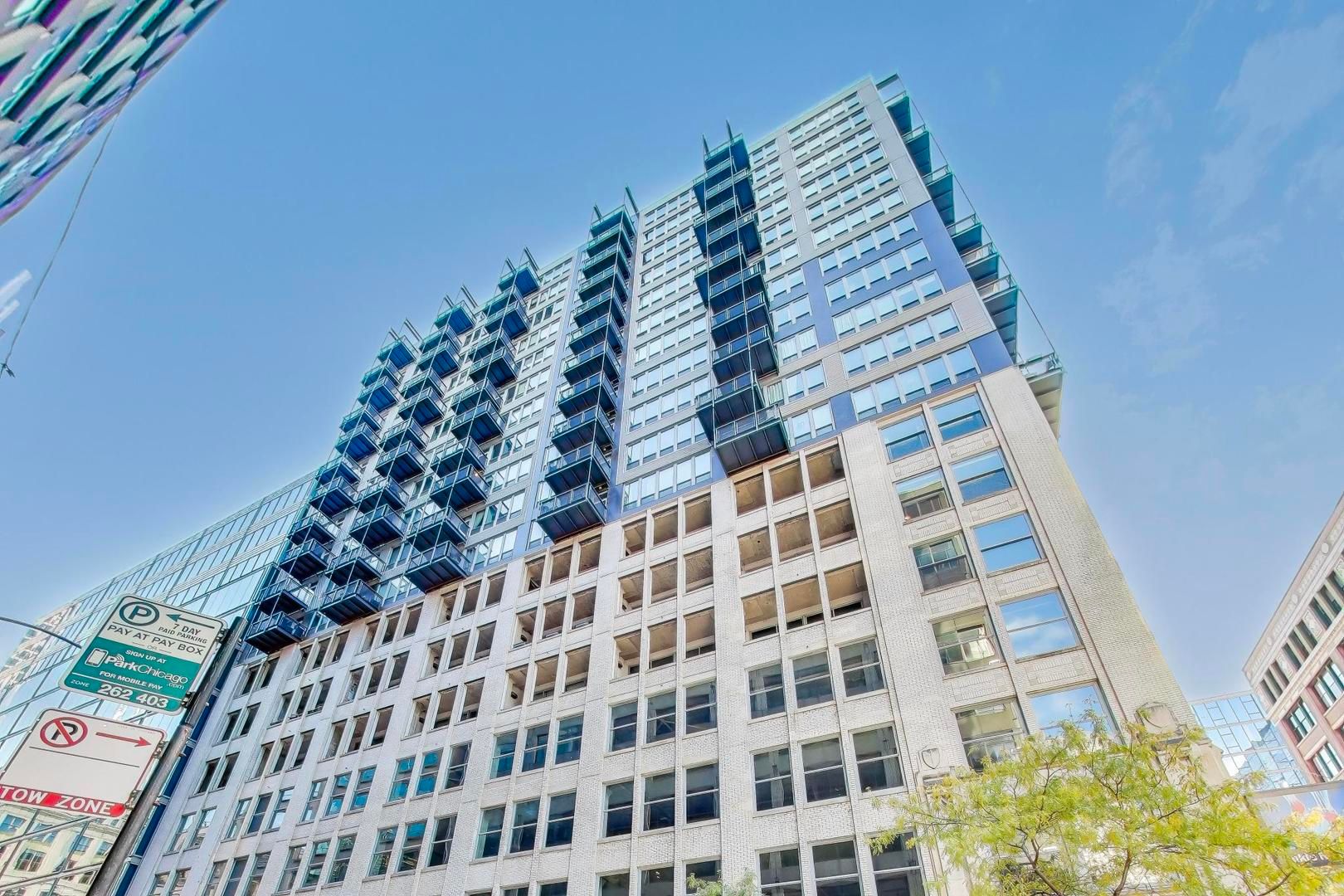 565 W Quincy Street #801 — Chicago, IL 60661