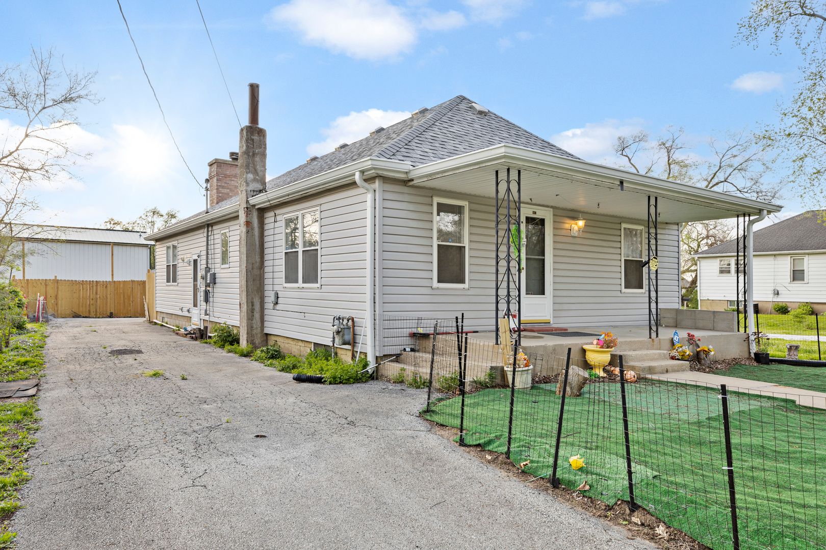 907 N Virginia Street — Watseka, IL 60970