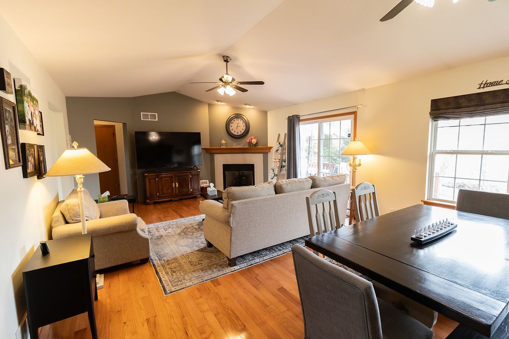 1404 Willow Lane, Chemung, IL 60033