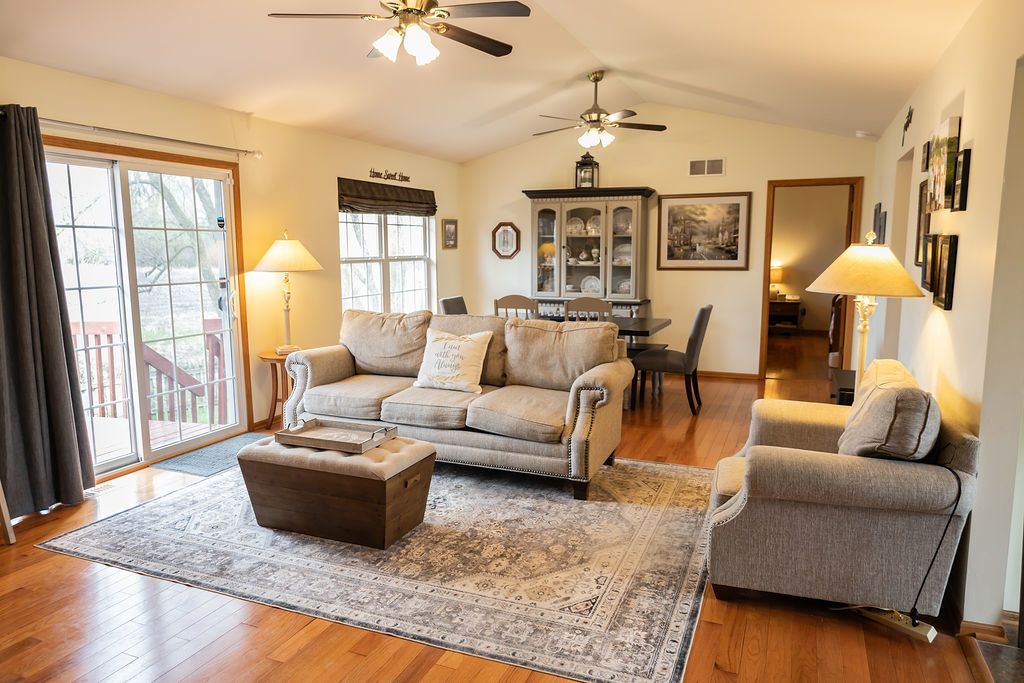 1404 Willow Lane, Chemung, IL 60033