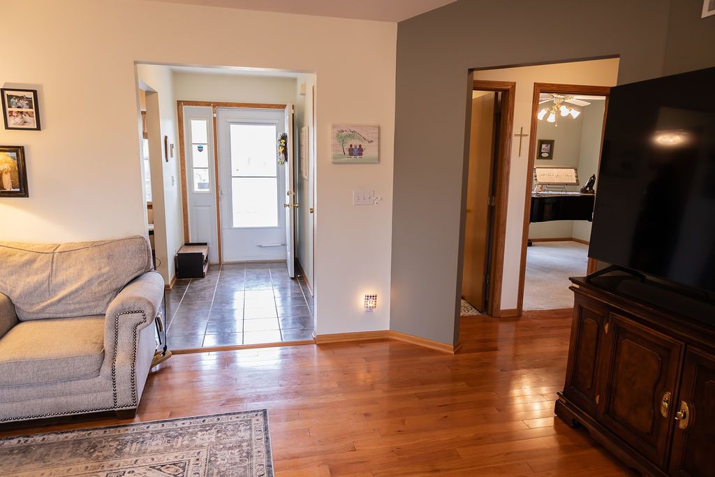 1404 Willow Lane, Chemung, IL 60033