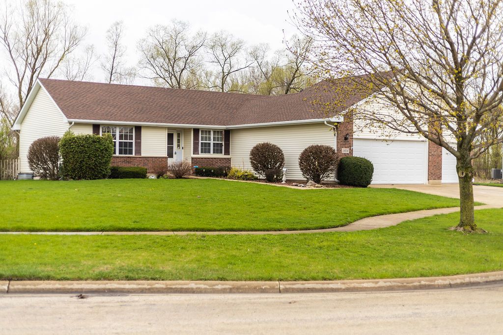 1404 Willow Lane, Chemung, IL 60033