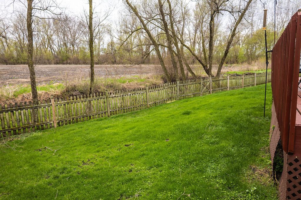 1404 Willow Lane, Chemung, IL 60033