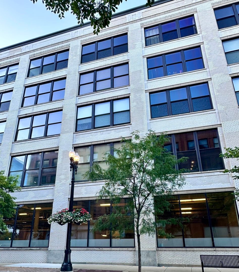 2303 MICHIGAN Avenue, Chicago, IL 60616