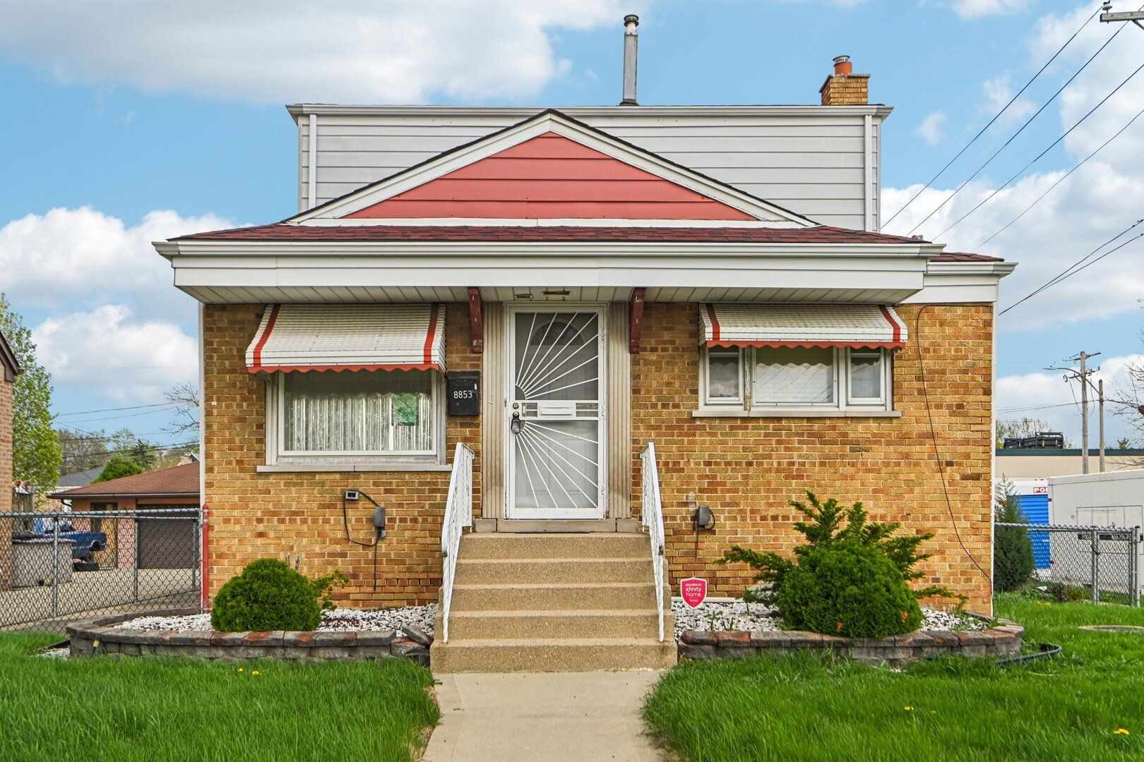 8853 S Troy Avenue — Evergreen Park, IL 60805