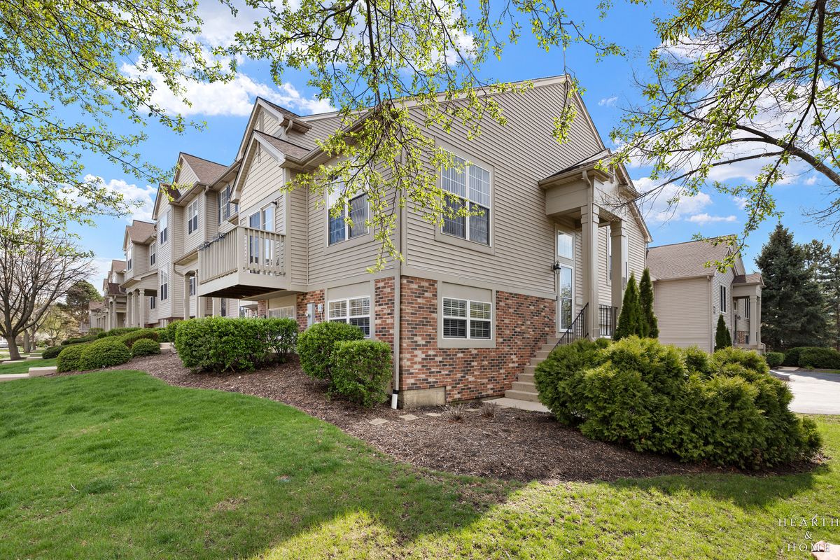 1100 Ellsworth Drive, Grayslake, IL 60030