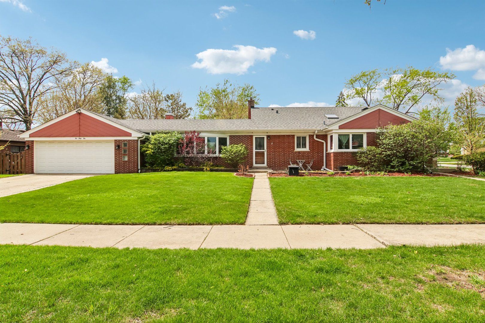 245 Amherst Avenue — Des Plaines, IL 60016