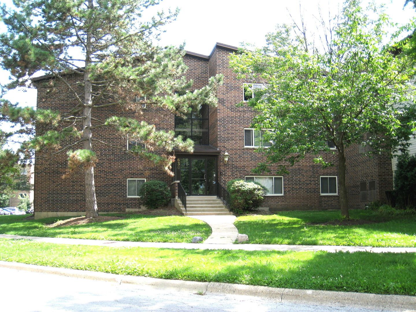 630 Perrie Drive #101 — Elk Grove Village, IL 60007
