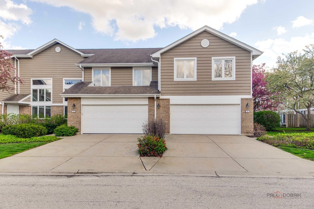73 Woodstone Drive, Buffalo Grove, IL 60089