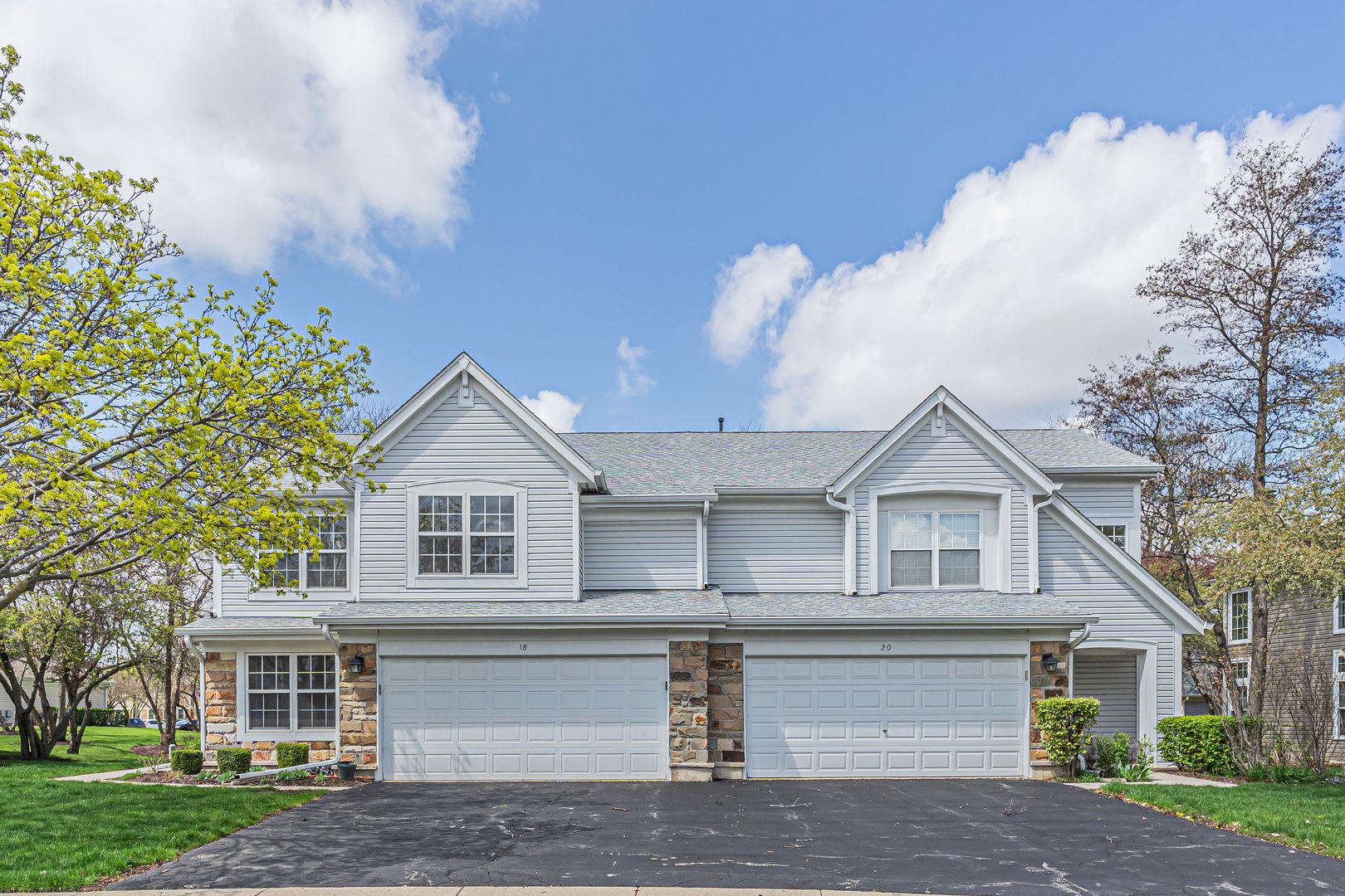 18 Meadow Court #18 — Schaumburg, IL 60193
