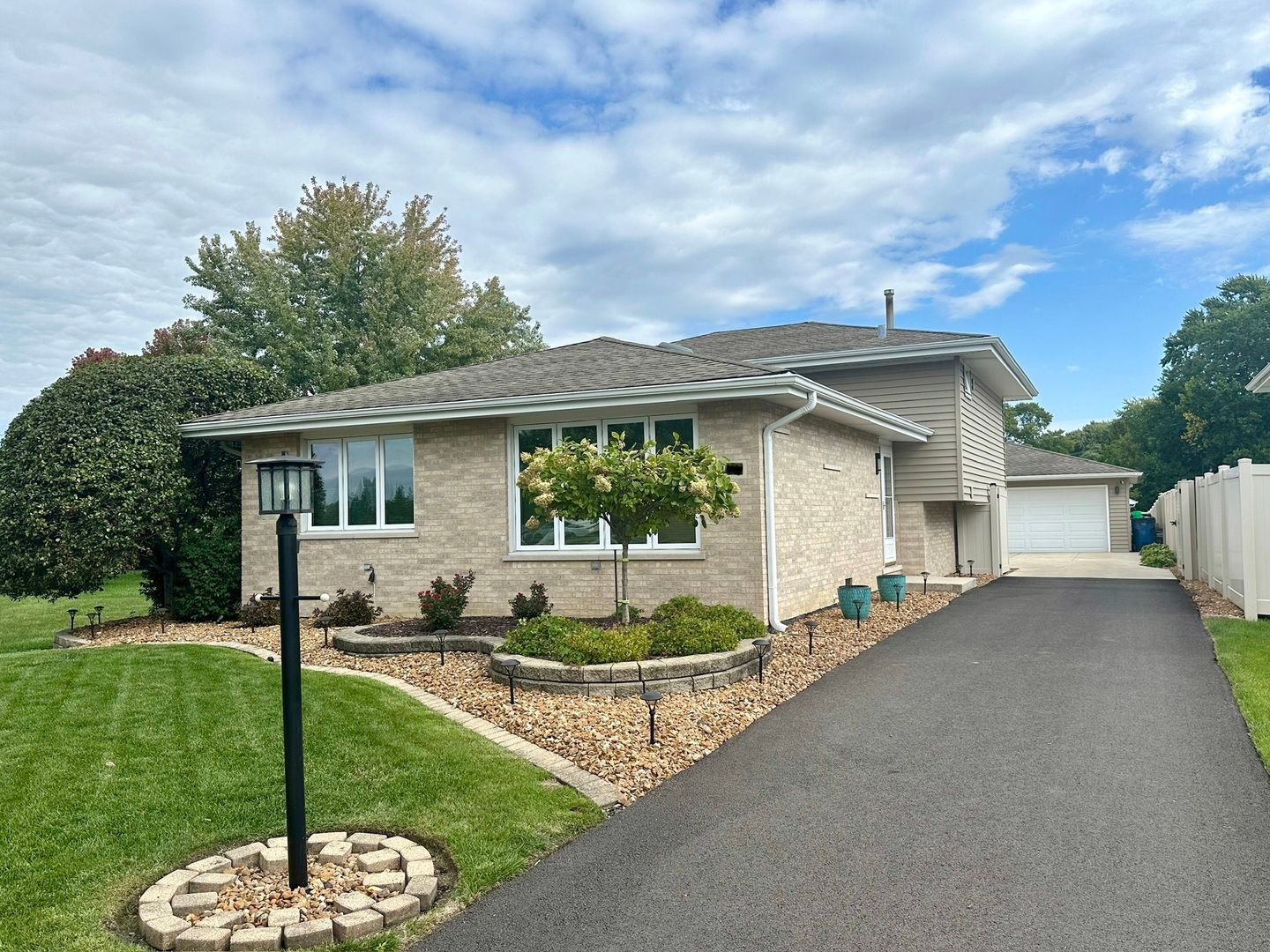 14221 Kilbourne Avenue — Crestwood, IL 60418