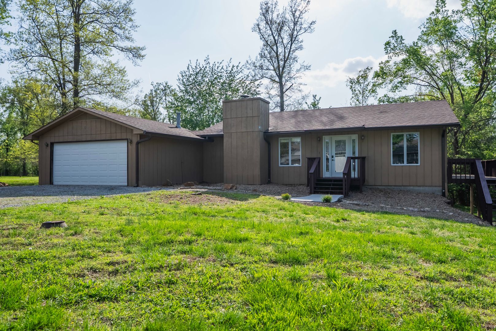 1005 S Pine Tree Drive — Carterville, IL 62918
