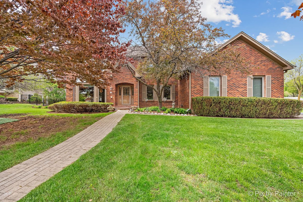 14 Hampton Court, Algonquin, IL 60102