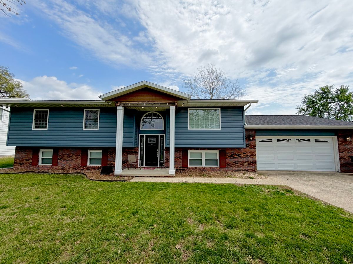 150 Woodland Drive, Salem, IL 62881