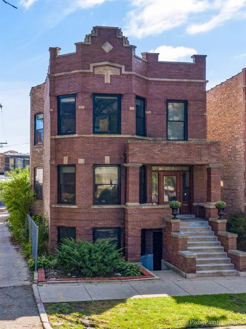 2215 W Thomas Street — Chicago, IL 60622