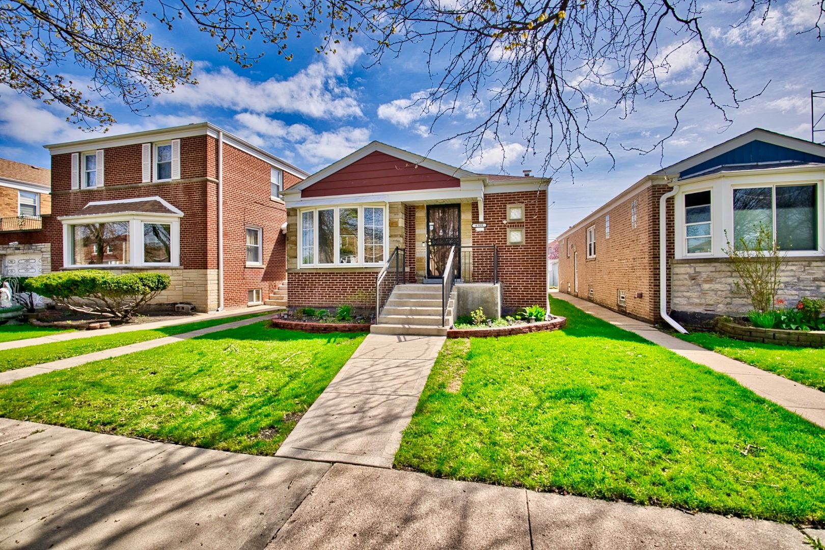 6309 N Hamlin Avenue — Chicago, IL 60659