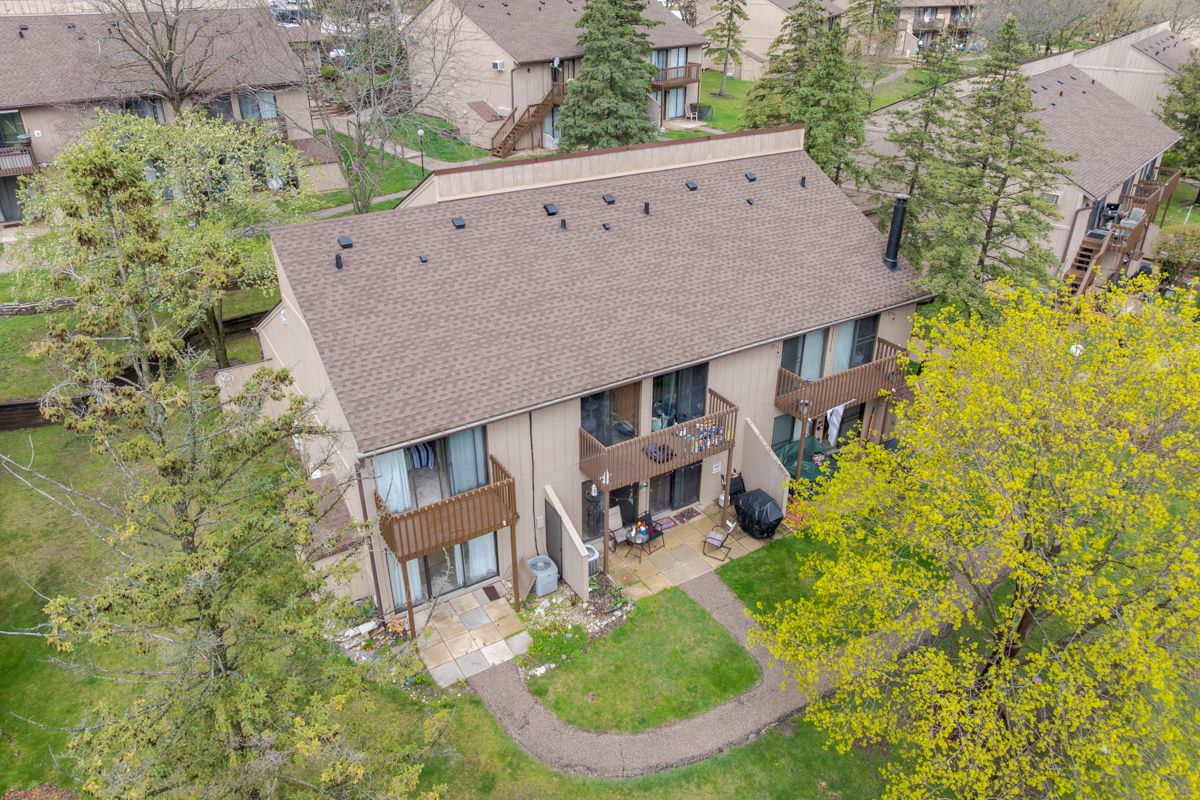 28 Jamaica Colony #3 — Fox Lake, IL 60020