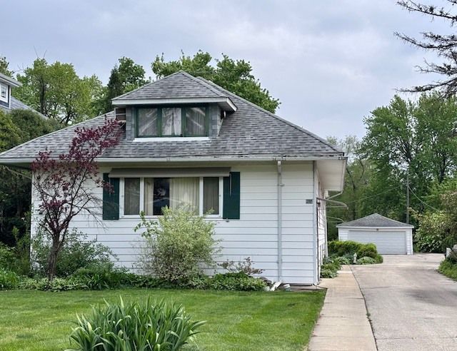 377 Blackhawk Road — Riverside, IL 60546