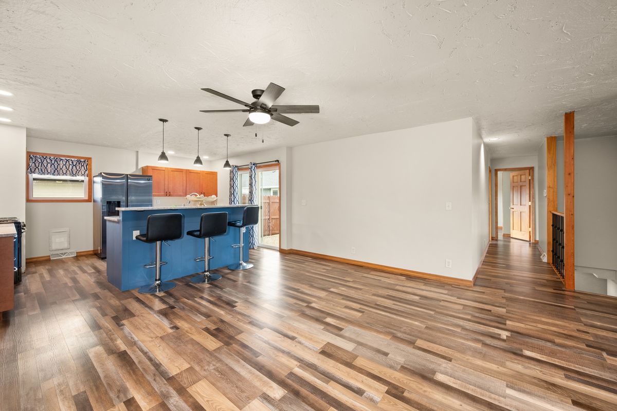 1605 Longwood Drive, Sycamore, IL 60178