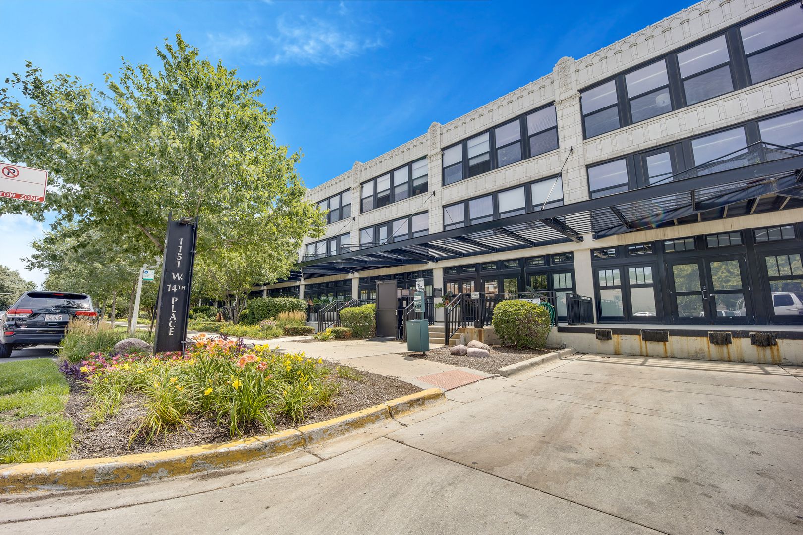 1151 W 14th Place #106 — Chicago, IL 60608
