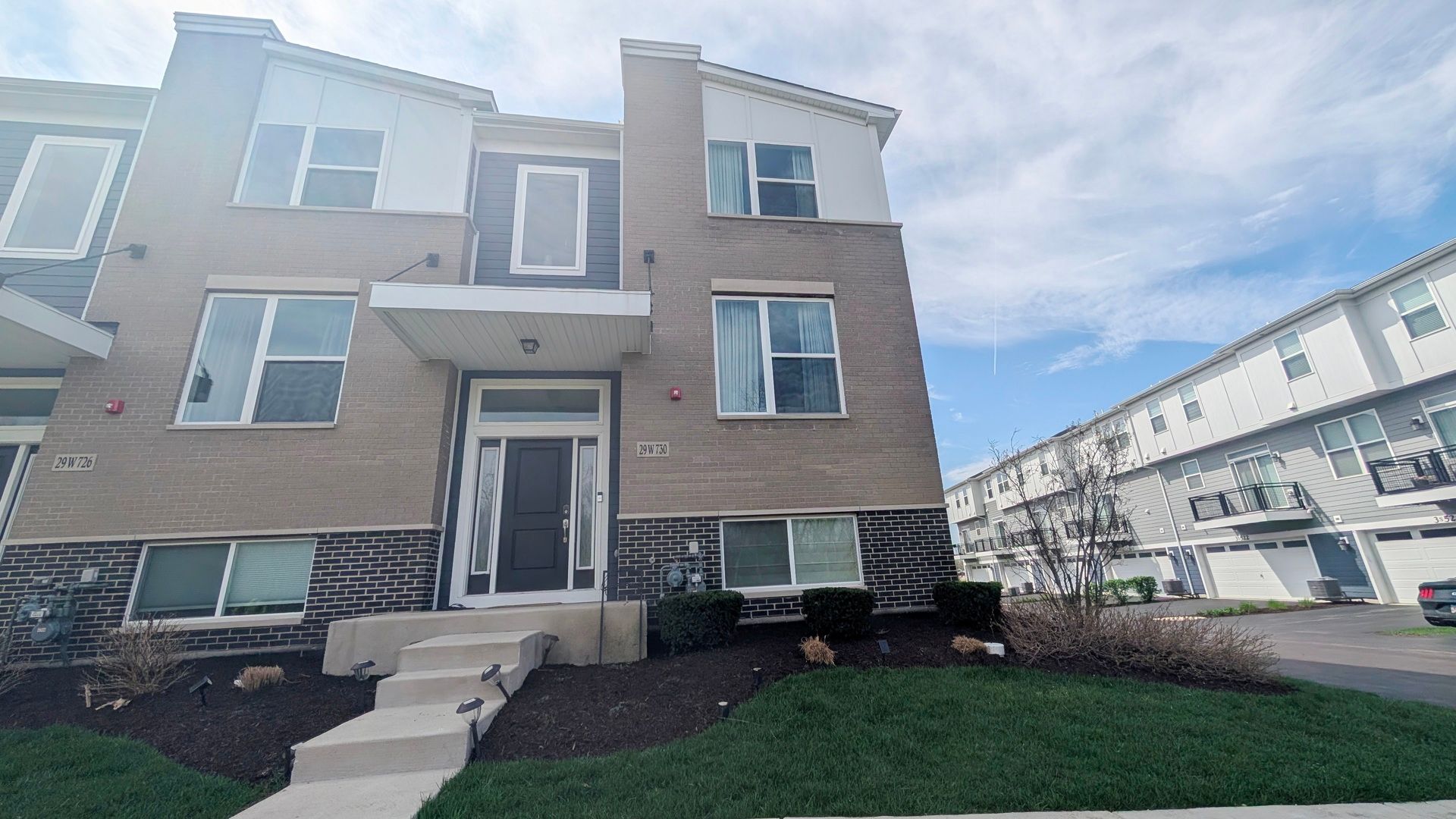 29W730 Cambridge Court #730 — Warrenville, IL 60555