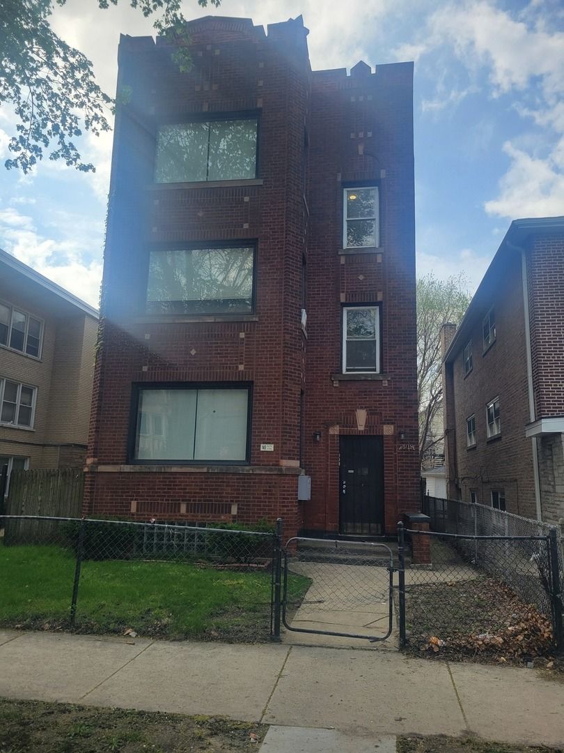 7918 S Essex Avenue #3 — Chicago, IL 60617