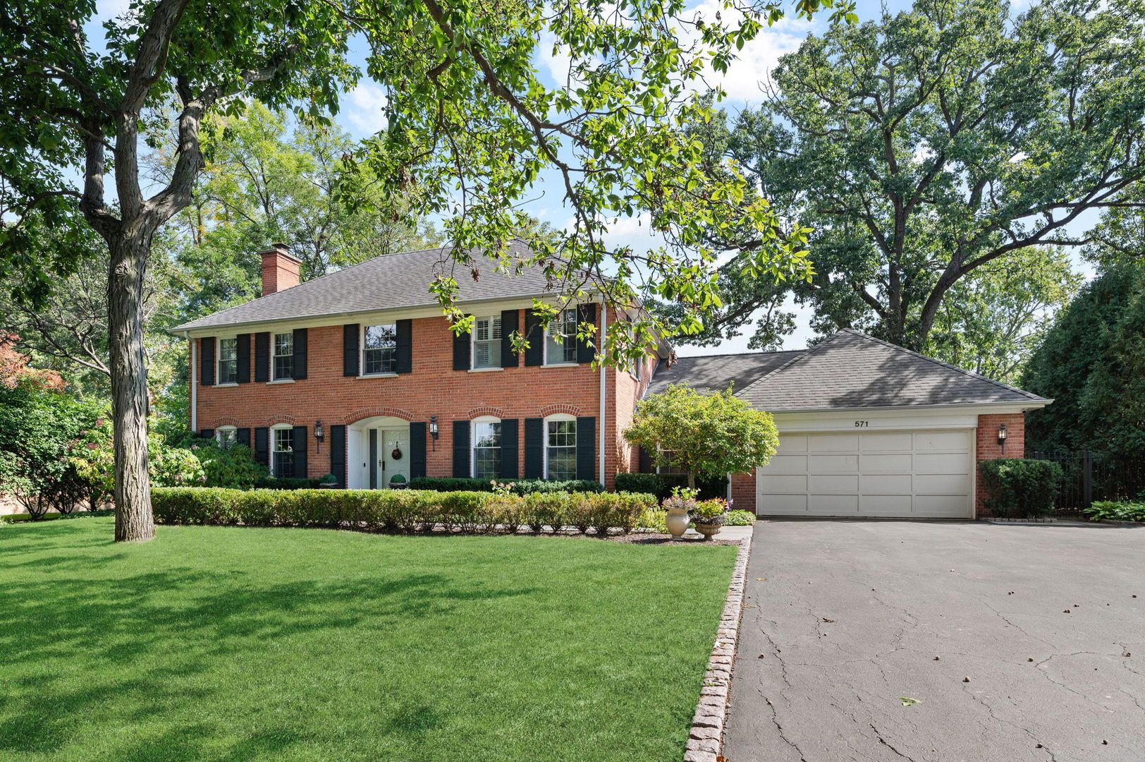 571 Lexington Drive — Lake Forest, IL 60045