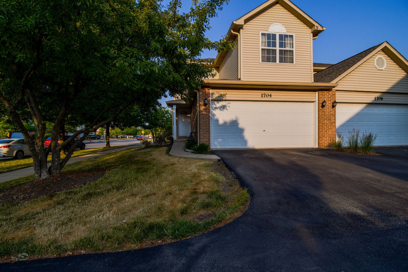 1704 Windward Avenue — Naperville, IL 60563