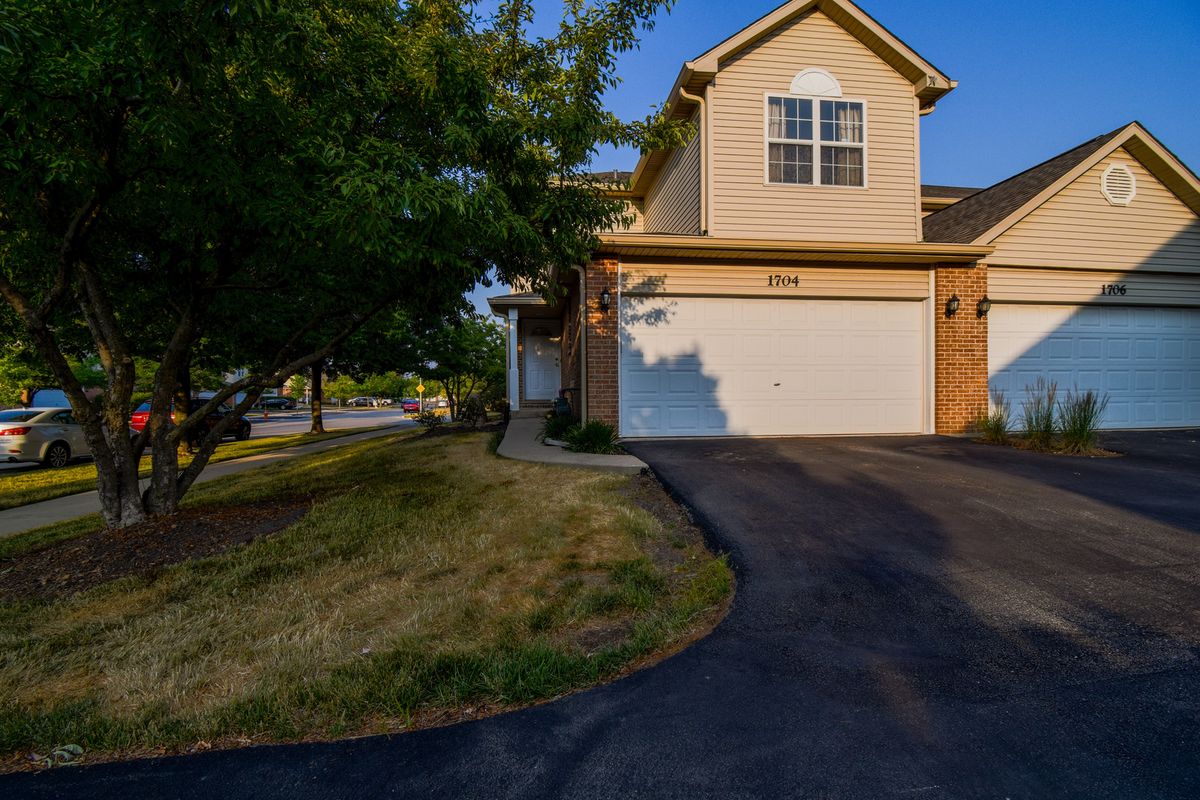 1704 Windward Avenue, Naperville, IL 60563