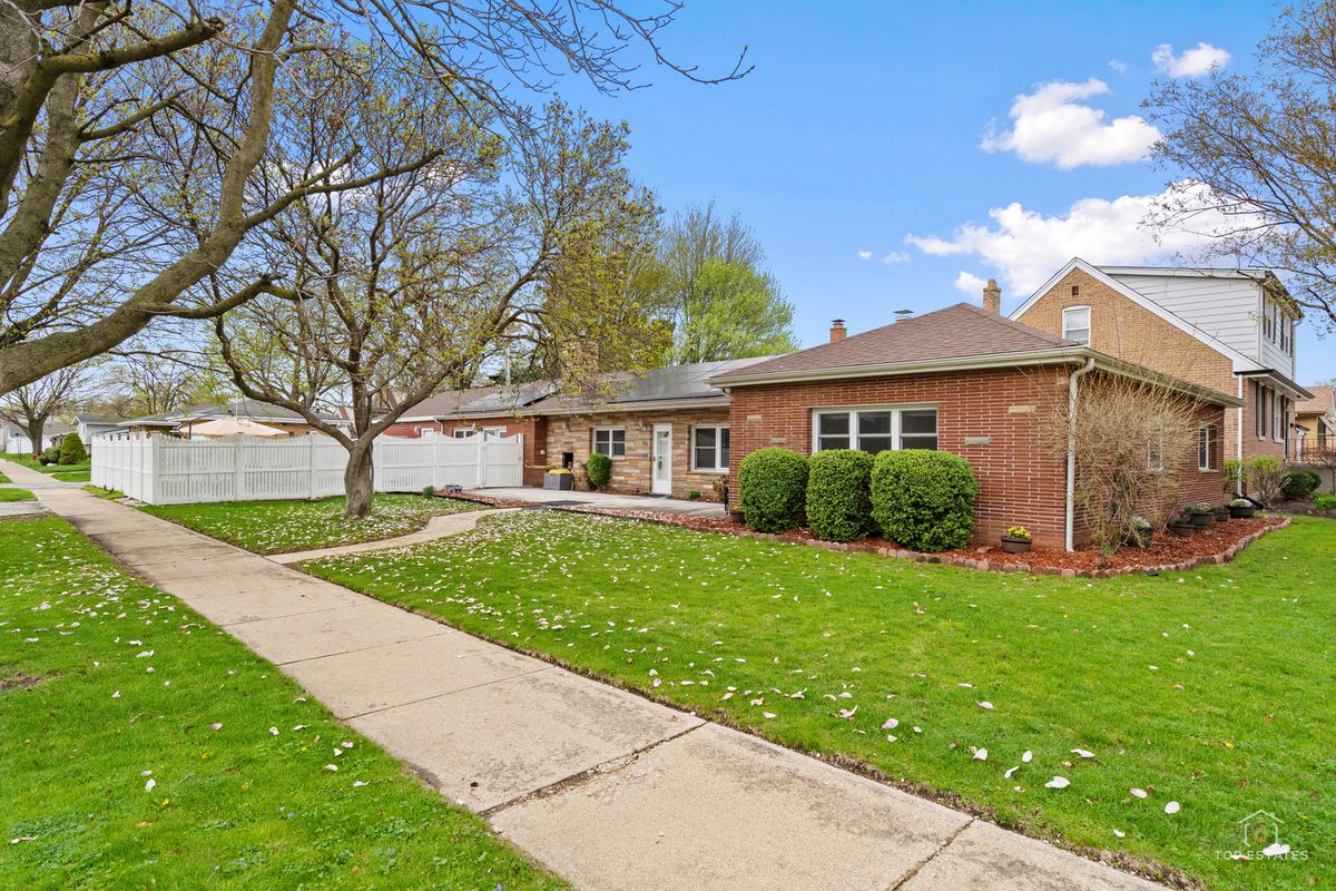 3850 93rd Street, Evergreen Park, IL 60805